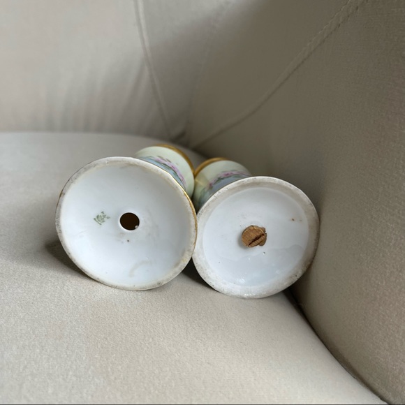 Vintage Hand Painted Porcelain Salt & Pepper Shakers Rose Flora Design Gold Top - Picture 4 of 4